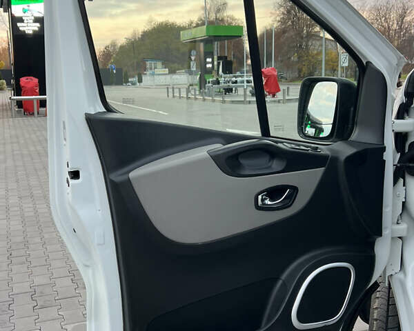 Белый Рено Трафик, объемом двигателя 1.6 л и пробегом 273 тыс. км за 11500 $, фото 27 на Automoto.ua