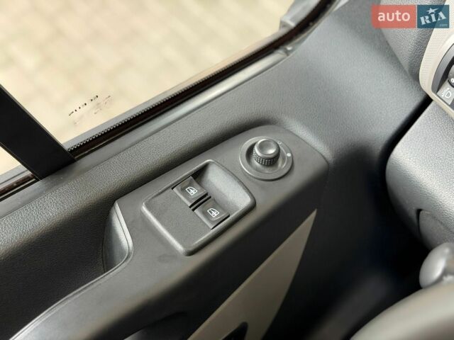 Білий Рено Трафік, об'ємом двигуна 1.6 л та пробігом 258 тис. км за 13500 $, фото 22 на Automoto.ua