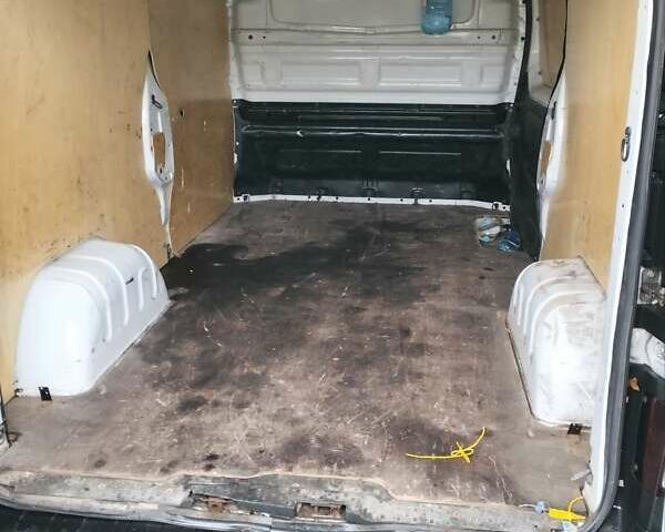 Белый Рено Трафик, объемом двигателя 1.6 л и пробегом 270 тыс. км за 11000 $, фото 17 на Automoto.ua