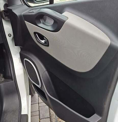 Білий Рено Трафік, об'ємом двигуна 1.6 л та пробігом 238 тис. км за 14000 $, фото 2 на Automoto.ua