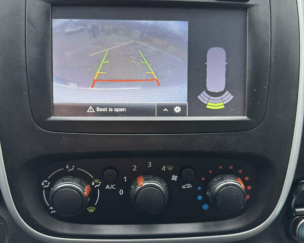 Белый Рено Трафик, объемом двигателя 1.6 л и пробегом 159 тыс. км за 16400 $, фото 14 на Automoto.ua