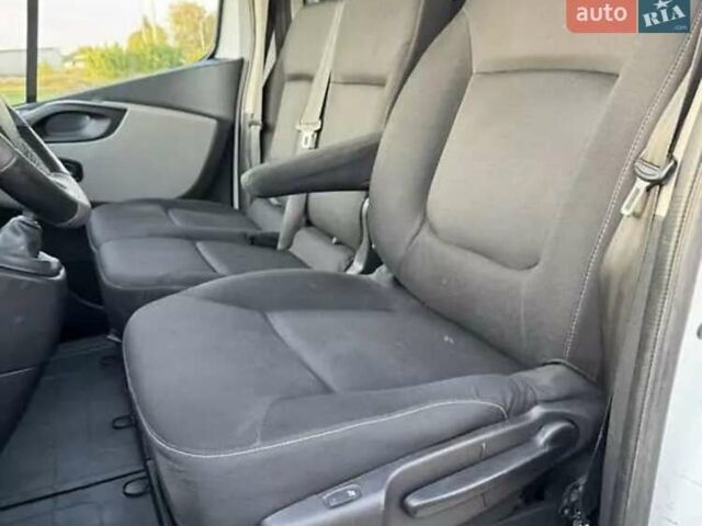 Рено Трафик 2017 в Днепре (Днепропетровске) на Automoto.ua Белый Рено Трафик, объемом двигателя 0 л и пробегом 220 тыс. км за 13000 $, фото 9 на Automoto.ua