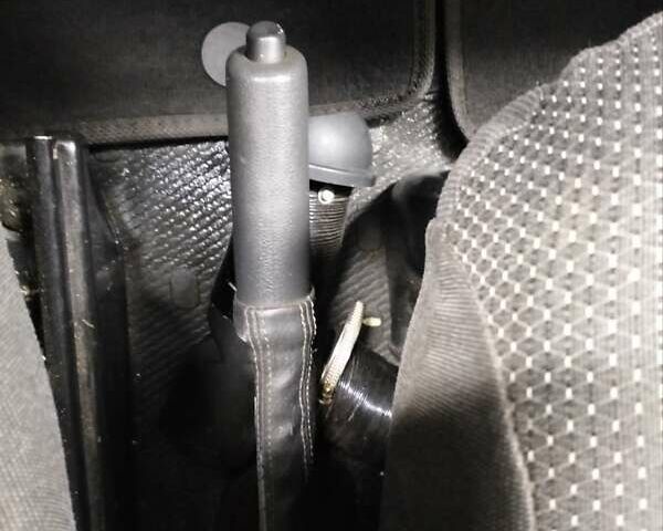 Белый Рено Трафик, объемом двигателя 1.6 л и пробегом 270 тыс. км за 11000 $, фото 25 на Automoto.ua