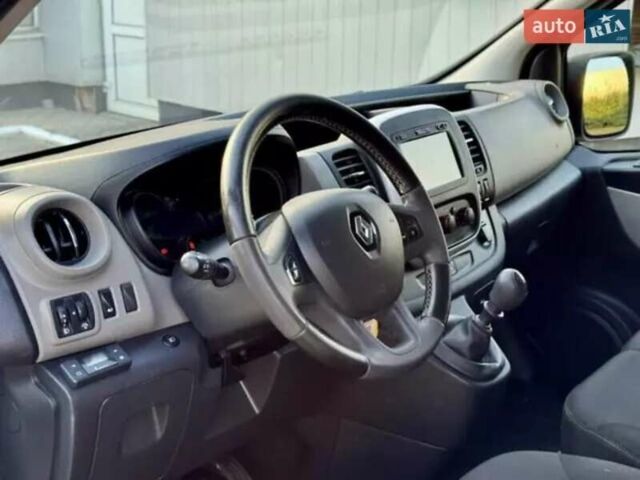 Рено Трафик 2017 в Днепре (Днепропетровске) на Automoto.ua Белый Рено Трафик, объемом двигателя 0 л и пробегом 220 тыс. км за 13000 $, фото 7 на Automoto.ua