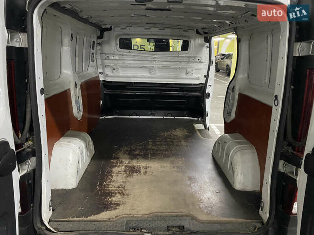 Белый Рено Трафик, объемом двигателя 1.6 л и пробегом 173 тыс. км за 11700 $, фото 7 на Automoto.ua