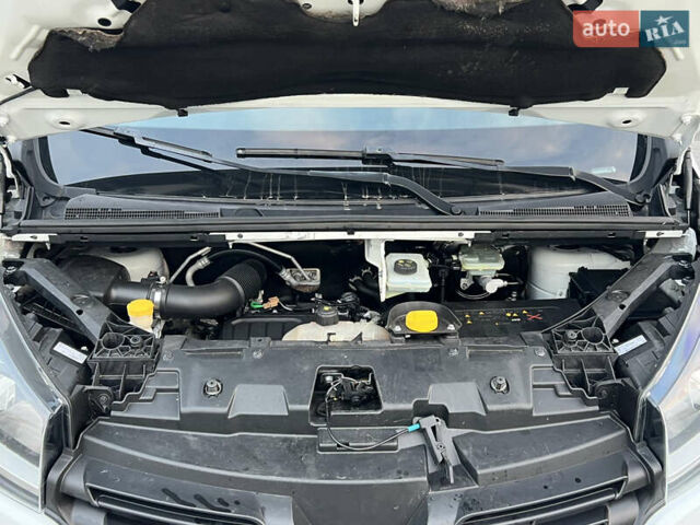 Белый Рено Трафик, объемом двигателя 1.6 л и пробегом 273 тыс. км за 11500 $, фото 29 на Automoto.ua