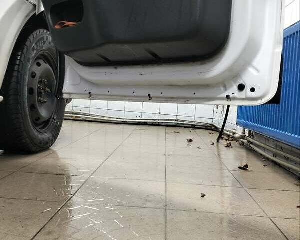 Белый Рено Трафик, объемом двигателя 1.6 л и пробегом 270 тыс. км за 11000 $, фото 9 на Automoto.ua