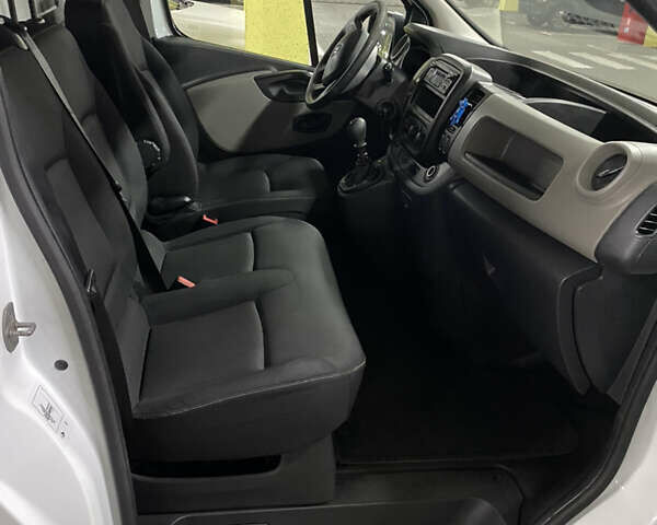 Белый Рено Трафик, объемом двигателя 1.6 л и пробегом 173 тыс. км за 11700 $, фото 10 на Automoto.ua