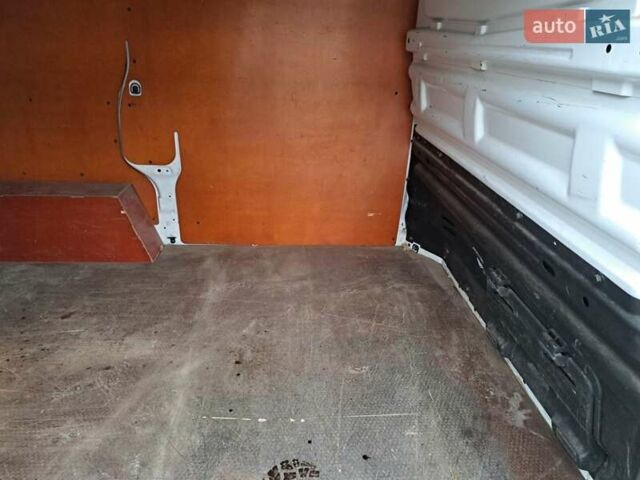 Рено Трафик 2017 в Киеве на Automoto.ua Белый Рено Трафик, объемом двигателя 1.6 л и пробегом 300 тыс. км за 13500 $, фото 16 на Automoto.ua