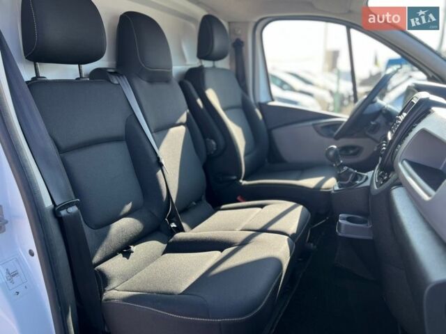 Белый Рено Трафик, объемом двигателя 1.6 л и пробегом 165 тыс. км за 14500 $, фото 45 на Automoto.ua
