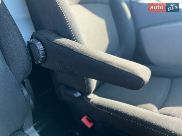 Білий Рено Трафік, об'ємом двигуна 1.6 л та пробігом 165 тис. км за 15500 $, фото 49 на Automoto.ua