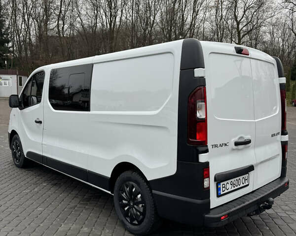 Белый Рено Трафик, объемом двигателя 1.6 л и пробегом 159 тыс. км за 16400 $, фото 6 на Automoto.ua