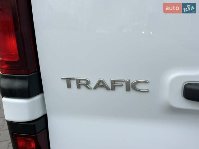 Белый Рено Трафик, объемом двигателя 1.6 л и пробегом 273 тыс. км за 11500 $, фото 23 на Automoto.ua