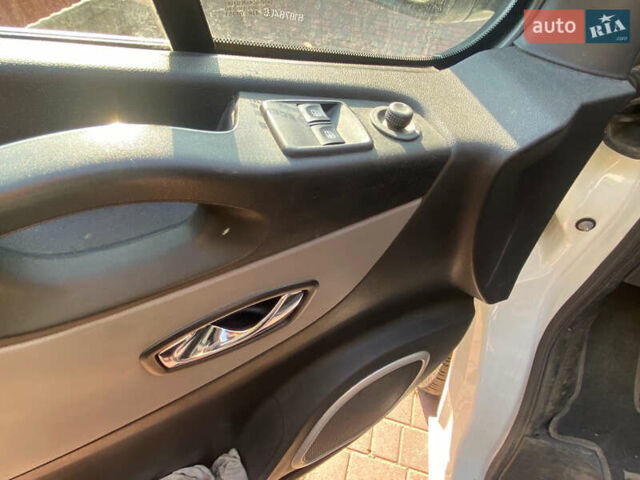 Белый Рено Трафик, объемом двигателя 1.6 л и пробегом 206 тыс. км за 13500 $, фото 11 на Automoto.ua