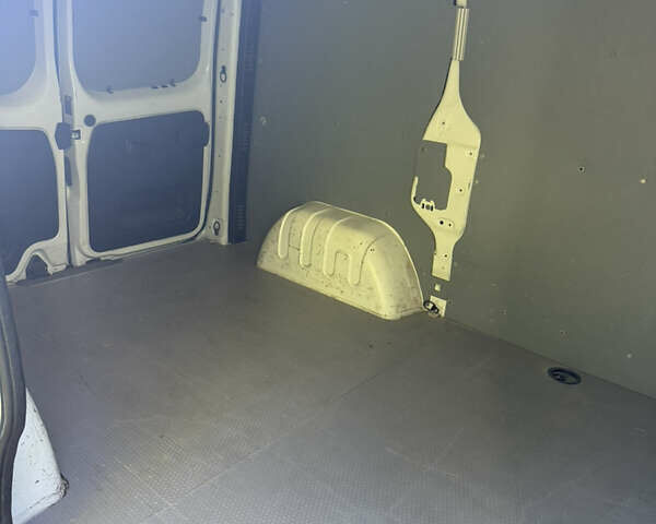 Белый Рено Трафик, объемом двигателя 1.6 л и пробегом 170 тыс. км за 12000 $, фото 10 на Automoto.ua