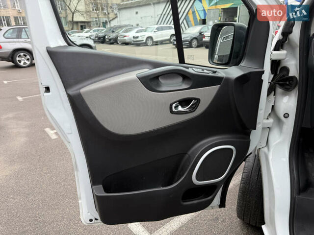 Белый Рено Трафик, объемом двигателя 1.6 л и пробегом 152 тыс. км за 13700 $, фото 15 на Automoto.ua