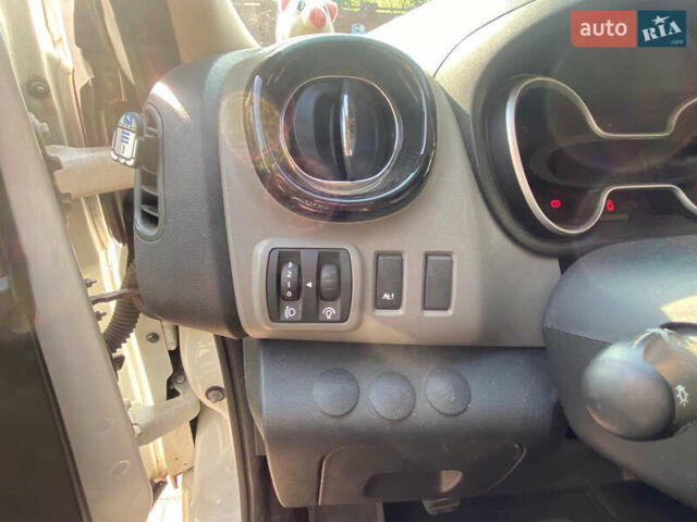 Белый Рено Трафик, объемом двигателя 1.6 л и пробегом 206 тыс. км за 13500 $, фото 9 на Automoto.ua