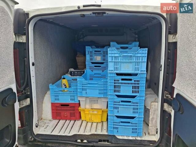 Белый Рено Трафик, объемом двигателя 1.6 л и пробегом 321 тыс. км за 16000 $, фото 14 на Automoto.ua