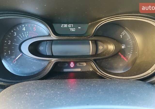 Белый Рено Трафик, объемом двигателя 1.6 л и пробегом 230 тыс. км за 12400 $, фото 7 на Automoto.ua