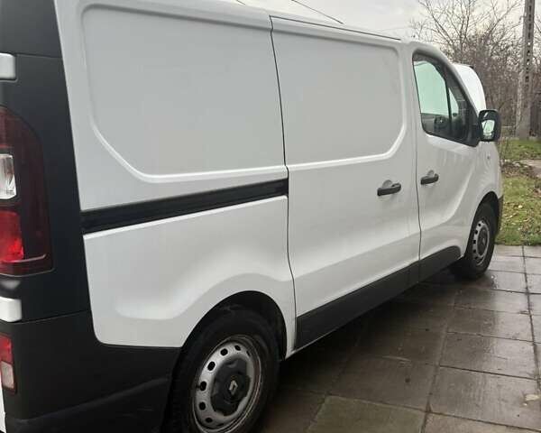 Белый Рено Трафик, объемом двигателя 1.6 л и пробегом 151 тыс. км за 14600 $, фото 1 на Automoto.ua