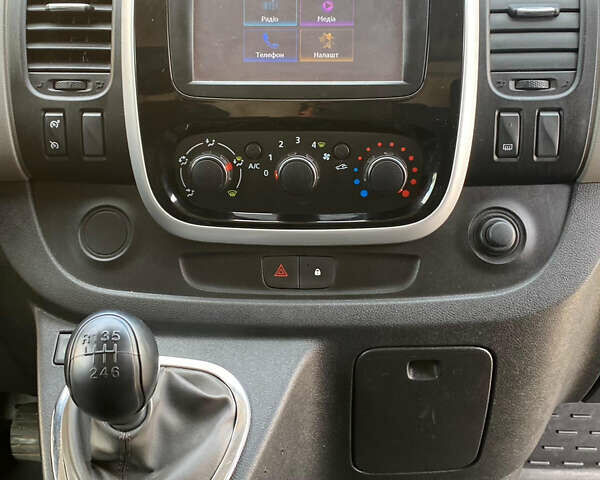 Белый Рено Трафик, объемом двигателя 1.6 л и пробегом 140 тыс. км за 14950 $, фото 15 на Automoto.ua