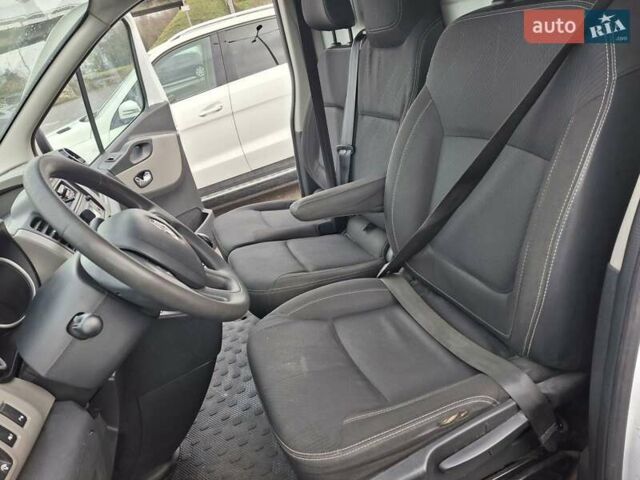 Белый Рено Трафик, объемом двигателя 1.6 л и пробегом 321 тыс. км за 14000 $, фото 4 на Automoto.ua