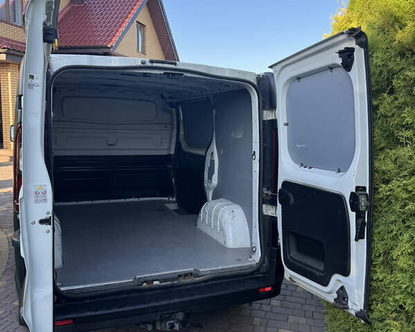 Белый Рено Трафик, объемом двигателя 1.6 л и пробегом 170 тыс. км за 12000 $, фото 5 на Automoto.ua