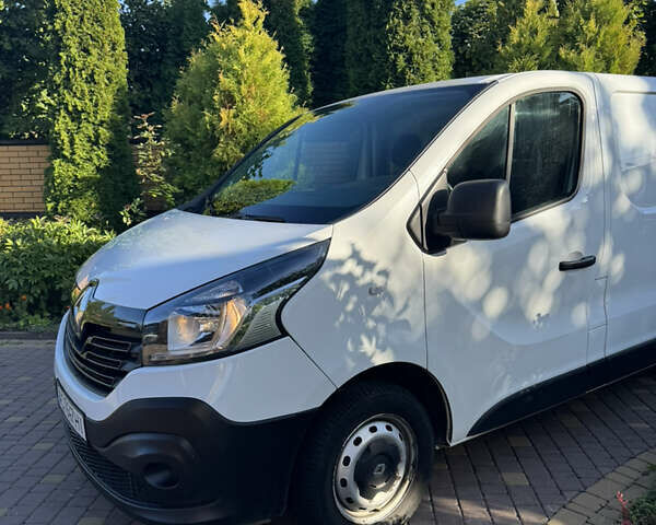 Белый Рено Трафик, объемом двигателя 1.6 л и пробегом 170 тыс. км за 12000 $, фото 2 на Automoto.ua