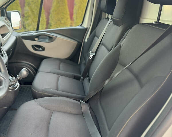 Білий Рено Трафік, об'ємом двигуна 1.6 л та пробігом 239 тис. км за 10500 $, фото 10 на Automoto.ua