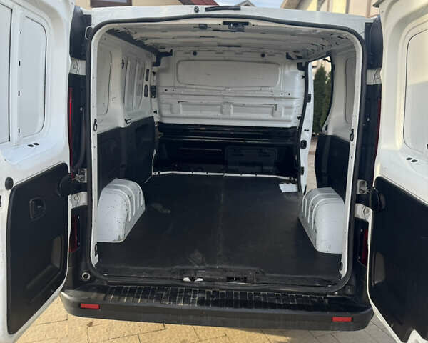 Білий Рено Трафік, об'ємом двигуна 1.6 л та пробігом 239 тис. км за 10500 $, фото 12 на Automoto.ua