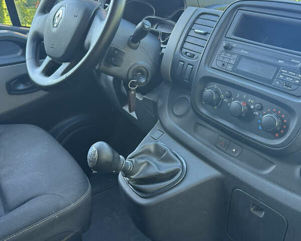 Белый Рено Трафик, объемом двигателя 1.6 л и пробегом 170 тыс. км за 12000 $, фото 7 на Automoto.ua