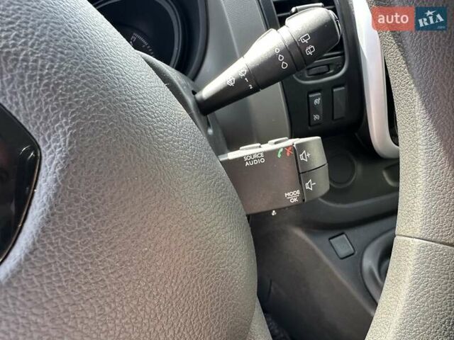 Білий Рено Трафік, об'ємом двигуна 1.6 л та пробігом 190 тис. км за 12700 $, фото 17 на Automoto.ua