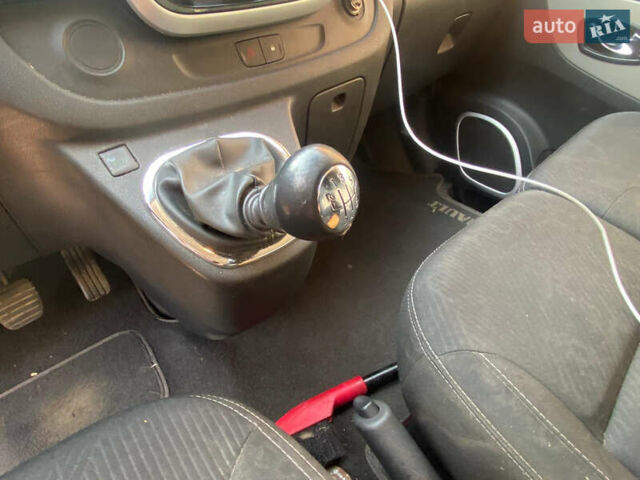 Белый Рено Трафик, объемом двигателя 1.6 л и пробегом 206 тыс. км за 13500 $, фото 10 на Automoto.ua