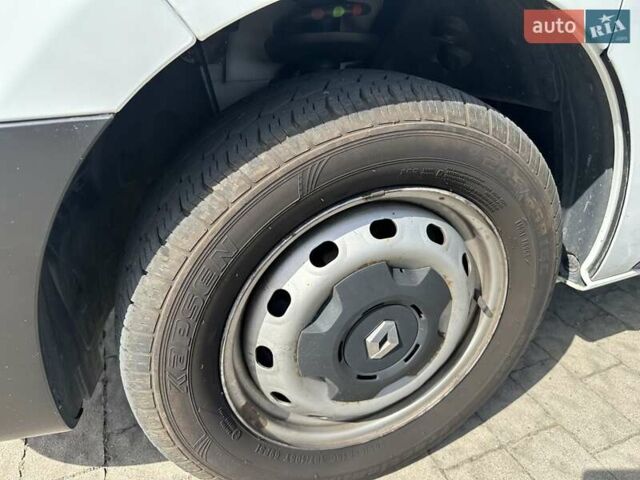 Білий Рено Трафік, об'ємом двигуна 1.6 л та пробігом 190 тис. км за 12700 $, фото 9 на Automoto.ua