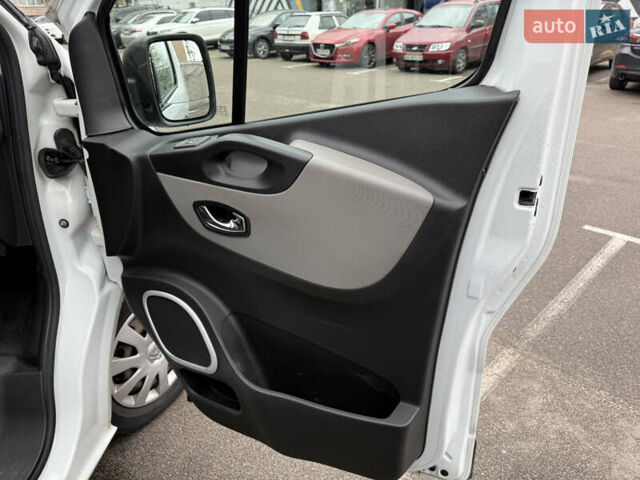 Белый Рено Трафик, объемом двигателя 1.6 л и пробегом 152 тыс. км за 13700 $, фото 14 на Automoto.ua