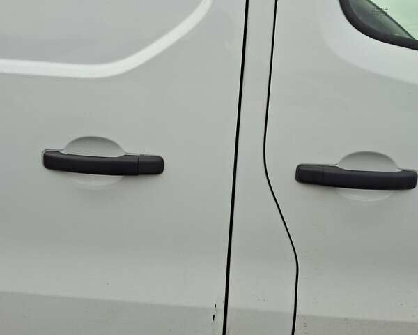 Белый Рено Трафик, объемом двигателя 1.6 л и пробегом 321 тыс. км за 14000 $, фото 9 на Automoto.ua