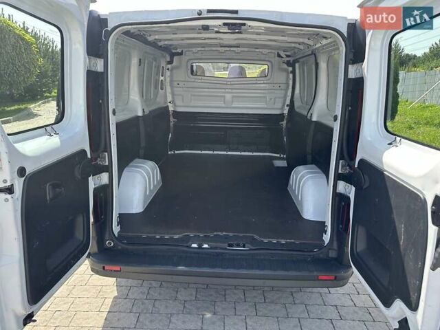 Білий Рено Трафік, об'ємом двигуна 1.6 л та пробігом 190 тис. км за 12700 $, фото 23 на Automoto.ua