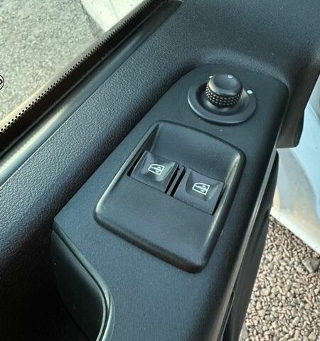 Белый Рено Трафик, объемом двигателя 1.6 л и пробегом 220 тыс. км за 14700 $, фото 11 на Automoto.ua