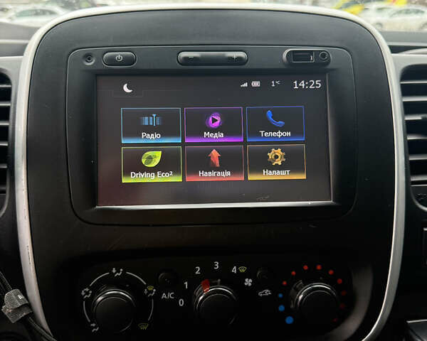 Білий Рено Трафік, об'ємом двигуна 1.6 л та пробігом 254 тис. км за 15950 $, фото 12 на Automoto.ua