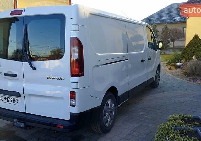 Белый Рено Трафик, объемом двигателя 1.6 л и пробегом 230 тыс. км за 12400 $, фото 2 на Automoto.ua