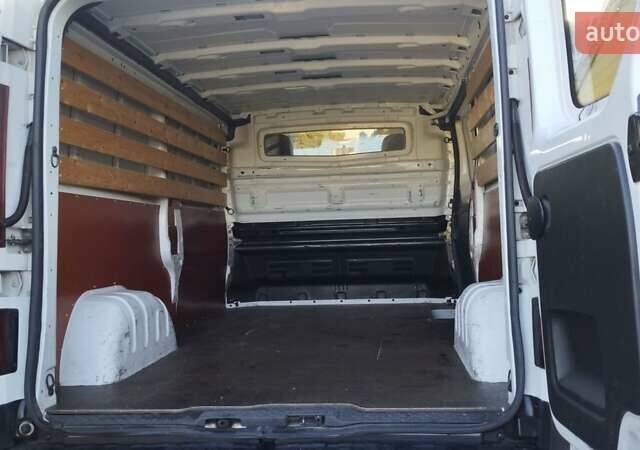 Белый Рено Трафик, объемом двигателя 1.6 л и пробегом 230 тыс. км за 12400 $, фото 4 на Automoto.ua