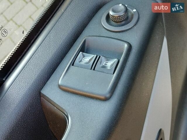 Білий Рено Трафік, об'ємом двигуна 1.6 л та пробігом 235 тис. км за 11900 $, фото 10 на Automoto.ua