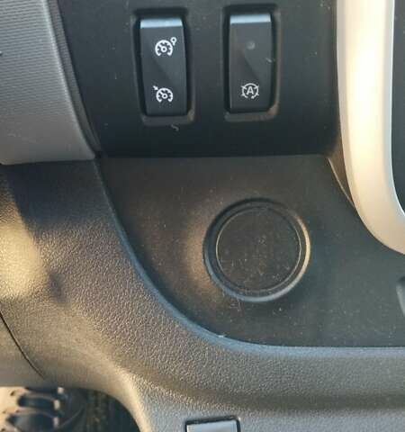 Белый Рено Трафик, объемом двигателя 1.6 л и пробегом 230 тыс. км за 12400 $, фото 9 на Automoto.ua