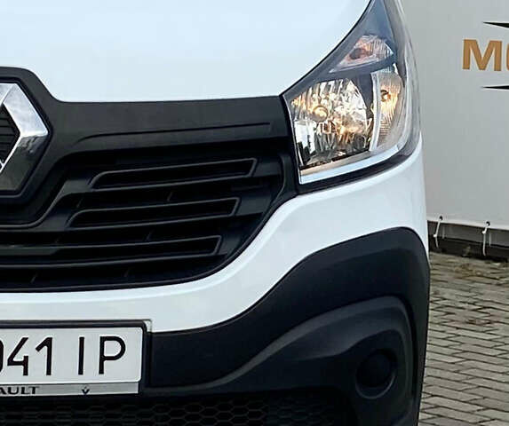 Белый Рено Трафик, объемом двигателя 1.6 л и пробегом 140 тыс. км за 14999 $, фото 4 на Automoto.ua