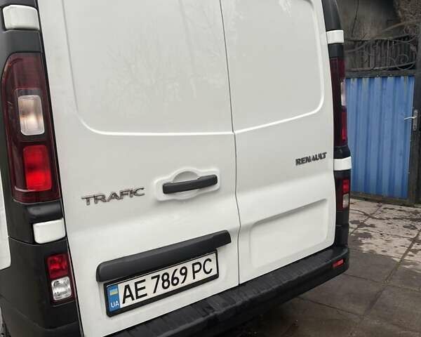 Белый Рено Трафик, объемом двигателя 1.6 л и пробегом 151 тыс. км за 14600 $, фото 5 на Automoto.ua