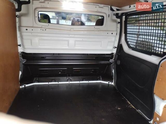 Белый Рено Трафик, объемом двигателя 1.6 л и пробегом 190 тыс. км за 14000 $, фото 17 на Automoto.ua