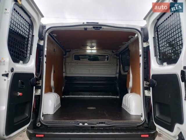 Белый Рено Трафик, объемом двигателя 1.6 л и пробегом 190 тыс. км за 14000 $, фото 20 на Automoto.ua