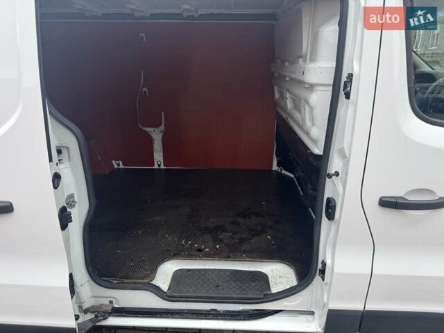 Білий Рено Трафік, об'ємом двигуна 1.6 л та пробігом 228 тис. км за 14800 $, фото 5 на Automoto.ua