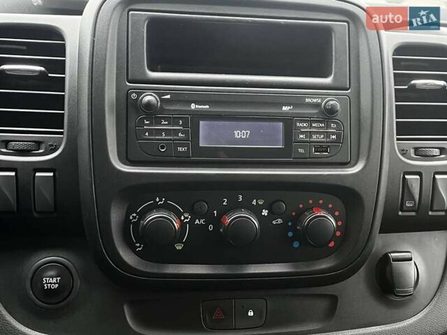 Белый Рено Трафик, объемом двигателя 1.6 л и пробегом 174 тыс. км за 15999 $, фото 23 на Automoto.ua