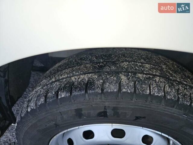 Белый Рено Трафик, объемом двигателя 1.6 л и пробегом 165 тыс. км за 15300 $, фото 3 на Automoto.ua